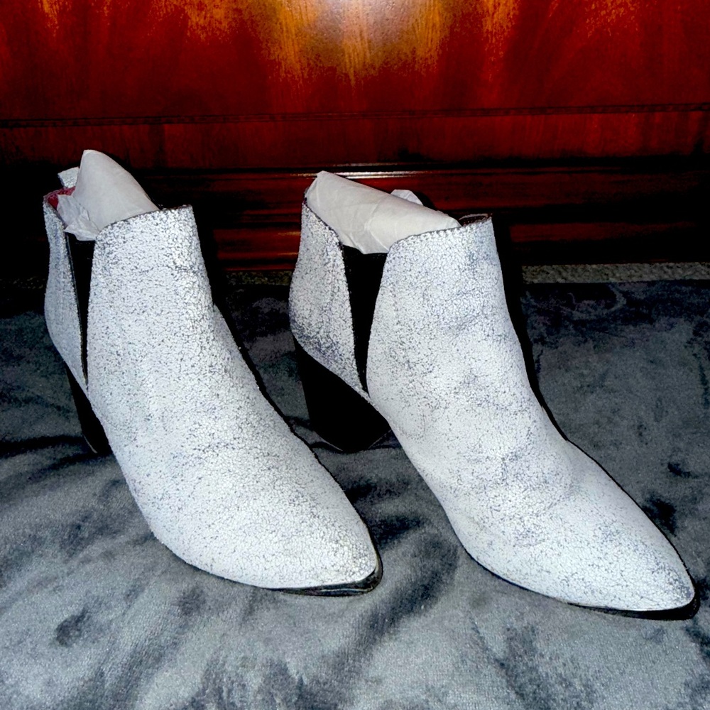Leather heeled boots white and black